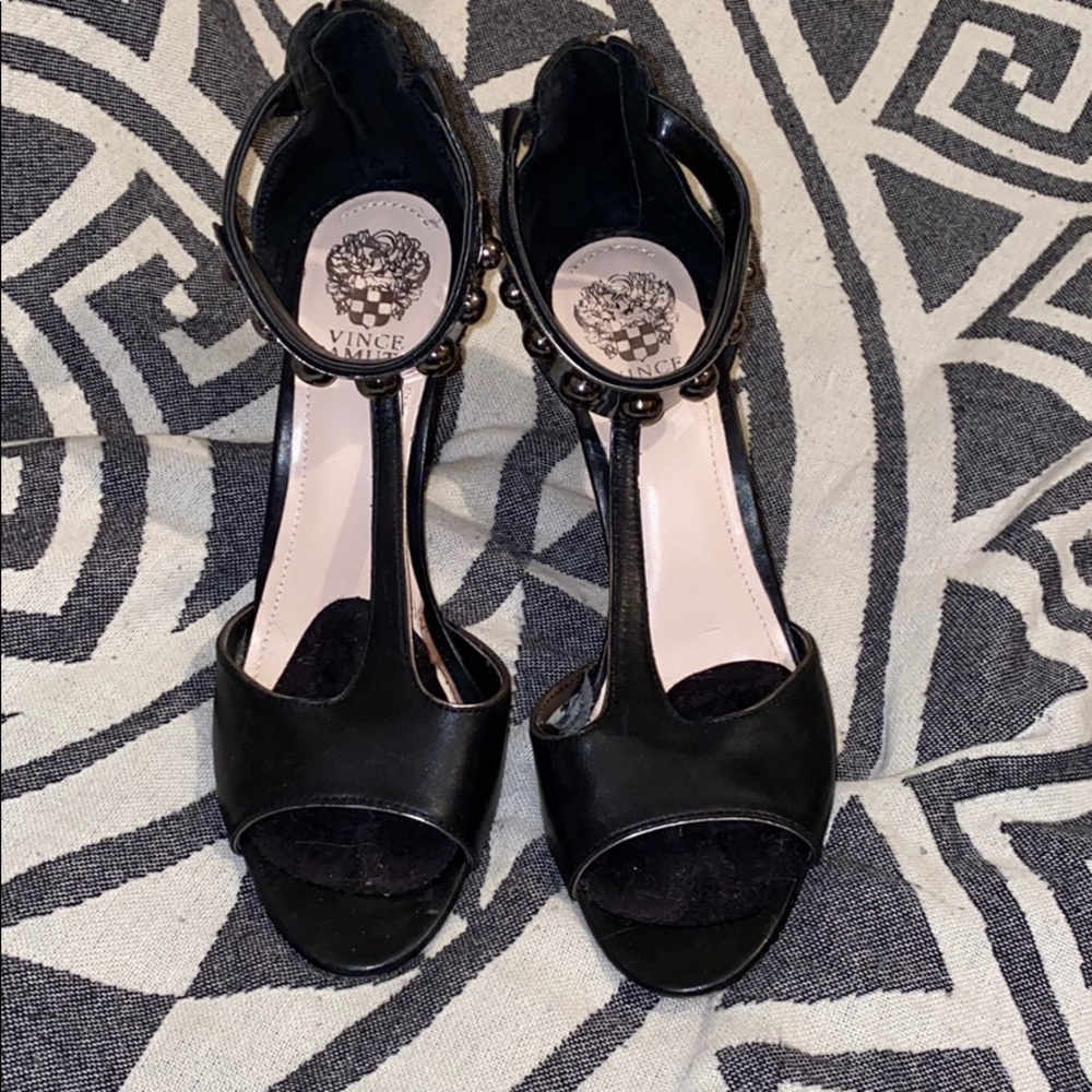 VINCE CAMUTO BLACK HEELS